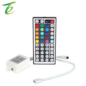 وحدة تحكم بالأشعة تحت الحمراء بسبعة ألوان من الشركة المصنعة، 44 مفتاحًا، مصدر أحمر مزدوج، وحدة إضاءة متعددة الألوان قابلة للتعتيم - Product Image 3