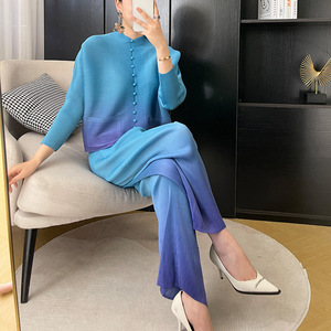 <span class=keywords><strong>Ensemble</strong></span> deux pièces plissé élégant pour femme : Haut boutonné et pantalon droit <span class=keywords><strong>ample</strong></span> grande taille – Prêt pour le printemps – Rose - Product Image 2