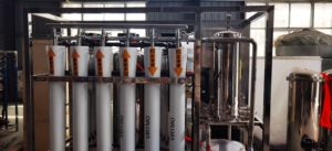 Système de purification d'eau par osmose inverse RO à bon prix, incluant pompe, moteur PLC, certifié ISO CE, pour traitement d'eau potable pure - Product Image 5