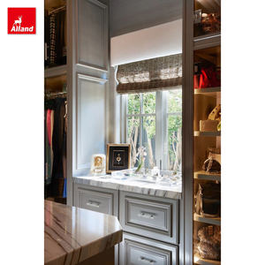Armario Vestidor de Lujo con <span class=keywords><strong>Puertas</strong></span> de Madera Maciza Tradicional, Cajones Elevados, Puerta de Vidrio, Zapatero, con Luz y Moldura Superior - Product Image 4