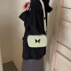 Оптовая продажа, женская сумка из искусственной кожи, новая популярная маленькая сумка на ремне с бабочкой, женская сумка с украшением