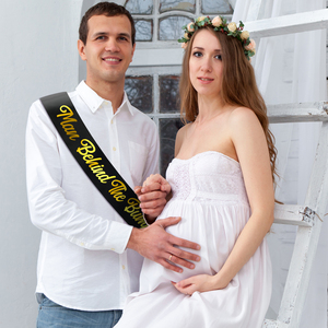 Fascia 'Man Behind the Bump' in Raso Nero con Lamina Dorata per Feste di Rivelazione del Sesso e Baby Shower - Product Image 5