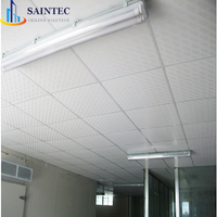 Le plafond moderne de gypse de PVC 2x2 couvre de tuiles la conception ignifuge carrée avec l'installation facile de grille de plafond