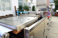 Machine automatique de fabrication d'œufs surprise, de formage, de remplissage, de scellage et d'emballage d'œufs au chocolat
