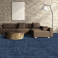 Dalles de moquette modulaires modernes et rembourrées 50x50cm avec support en bitume, en polypropylène, pour usage professionnel