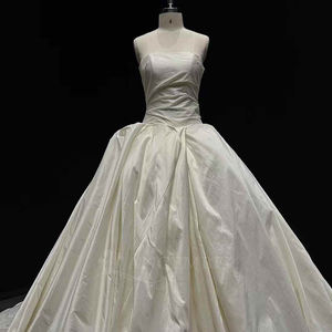 Robe de mariée moderne Nt18 avec traîne chapelle, appliques, longueur ras du sol, dos nu, design jupe de bal par for - Product Image 5