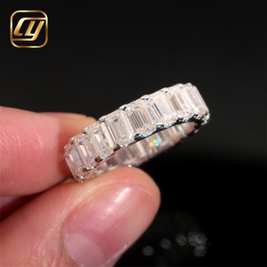 Anillo de Compromiso Unisex con Diamante Sintético Blanco Plateado, Corte Esmeralda, Claridad VVS1, Corte Excelente, Anillo de Boda Clásico, Eternidad Completa - Product Image 1