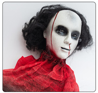 GUIGUKE GGK2005 Nouvelle Arrivée Halloween Décoration Suspendue Fantôme Féminin Enrobe de Rouge Motorisée et Activée par Détection de Mouvement
