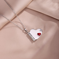 Collier médaillon cœur en acier inoxydable plaqué PVD or 18 carats avec zircon et espace de gravure pour cadeau personnalisé