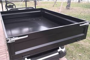 Chariot de golf de cargaison utilitaire de 2 sièges à gaz ou électrique puissant avec le grand lit plat de cargaison au dos - Product Image 3