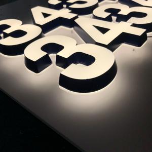 SKYSEEN, venta directa de fábrica personalizada, Mini letras acrílicas puras iluminadas en 3D, logotipo de letrero retroiluminado frontal para cartelera publicitaria - Product Image 5