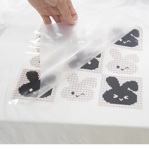 Étiquette thermocollante 3D personnalisée en silicone, toucher doux, patch logo pour t-shirts, étiquette de vêtement lavable, faible MOQ - Product Image 6