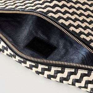 <b>Large</b> Fanny Bag for Ladies Custom PU Leather Black Woven Zig-Zag Belt Bags Zipper Elegant Adjustable Strap Crossbody Waist Bags - Product Image 4
