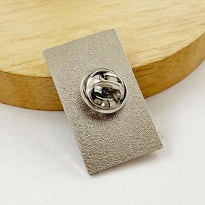 Pin de Solapa de Esmalte Suave con Temática de Amor, Insignia de Lacrosse de Metal CUSE, Broche de Uniforme con Impresión UV, Emblema de Equipo Deportivo Universitario, Logotipo Personalizado - Product Image 2