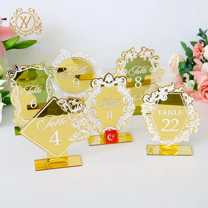 カスタムシーティングカードINSスタイルアクリルテーブル番号結婚式のテーブルレセプションの装飾のためのゴールドのセンターピース