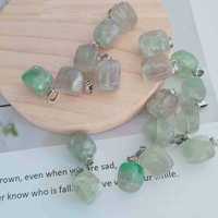 Pendentif carré en pierre naturelle semi-précieuse avec agate et jade