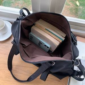 Bolsa de Viaje de Nailon Ligera con Correa Ajustable y Bolsillo con Cremallera, Unisex, para Viajes de Ocio, Primavera 2025 D8786 Negro - Product Image 2