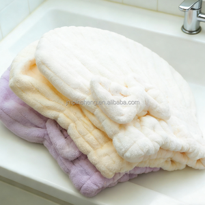 หมวกคลุมผมแห้งแบบขายส่ง OEM น่ารักสไตล<span class=keywords><strong>์เกาหลี</strong></span> ผ้าฟลานเนล ผ้าคอรัลฟลีซ ผ้าขนหนูพันผม หมวกอาบน้ำสำหรับผู้หญิง ที่คาดผมอาบน้ำ - Product Image 4