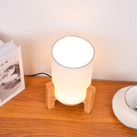 Lampe de table LED au design moderne avec abat-jour en bois, commande tactile, variateur d'intensité, batterie incluse, petite taille pour la décoration de la maison