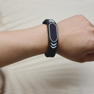 프로그래머블 <span class=keywords><strong>RFID</strong></span> 실리콘 손목밴드 <span class=keywords><strong>HF</strong></span> 방수 13.56mhz <span class=keywords><strong>RFID</strong></span> NFC 조절 가능한 스포츠용 팔찌 - Product Image 2
