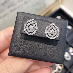 Orecchini a Perno E1707 in Oro Bianco con Diamanti, Forma a Goccia, Taglio Brillante Rotondo, Montatura Circolare, Gioielli Classici da Donna - Product Image 4