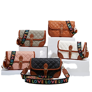 Bolso de Hombro de Moda para Mujer, de PU, con una Sola Correa, Forro de Poliéster, Cierre de Cremallera, Cadena con Letras, Diseño de Diamantes, para Invierno - Product Image 1
