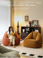 Moderner Leder-Sitzsack mit Ottoman im minimalistischen Design für das Wohnzimmer