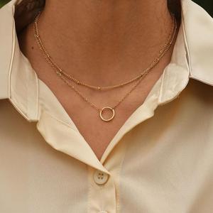 Collana a strati con ciondolo a cerchio da donna, gioielli minimalisti a catena multipla per tutti i giorni - Product Image 1