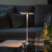Lampes de table rechargeables à gradation avec contrôle tactile de la lumière ambiante de la barre LED décorative en métal