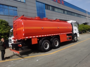 SHACMAN HOWO DONGFENG FAW JMC 6x4 4x2 8x4 Volante cisterna de gasolina para petróleo crudo Gasolina y transporte de diésel disponible - Product Image 5