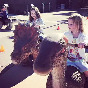 Mesin Berkendara Anak Dioperasikan Koin Dinosaurus Taman