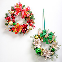 Couronne de Noël populaire avec nœud écossais rouge, baies artificielles et décorations en pin pour porte d'entrée et décoration murale