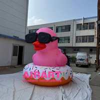 Anneau de natation de ballon de canard rose de nouvelle forme, mascotte gonflable de canard d'anneau de natation pour la décoration extérieure de fête d'été