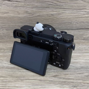 Se vende kit A6400 + 16-50 usado — completamente funcional, sin problemas ocultos, batería y cargador incluidos, listo para fotografiar! - Product Image 2