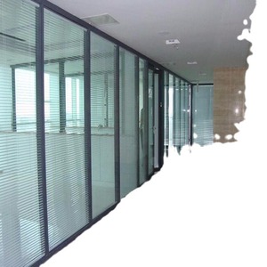 Cloisons de bureau en verre trempé avec cadre en aluminium, fixation au plafond modulaire, design minimaliste pour immeubles de bureaux et usage commercial - Product Image 1