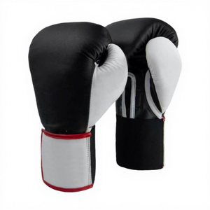 Guantes de Boxeo Profesionales MMA Secure Fit, Personalizables, de Cuero Vacuno Dorado, con Cierre de Gancho y Bucle, Diseño de Dedos Completos y Ventilación - Product Image 2