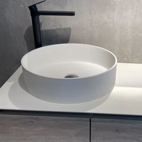Sanitaire moderne, blanc mat, évier de salle de bain, lavabo de comptoir, lavabo à main