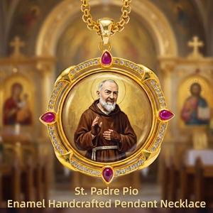 Collar de San Padre Pío en Latón con Baño de Oro de 18K, Amuleto Curativo Católico, Regalo Devocional de San Pío - Product Image 1