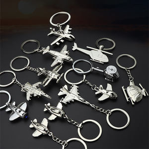 ห่วงโซ่กุญแจเครื่องบินโมเดลรถพวงกุญแจโลหะสุดสร้างสรรค์จี้รูปเครื่องบินของขวัญสุดโปรดของเด็กผู้ชาย - Product Image 1