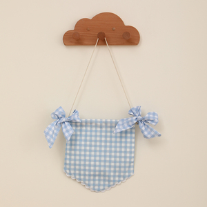 Bandierina di benvenuto per neonati in cotone gingham resistente con dettagli a fiocco, decorazione unisex per baby shower - Product Image 2