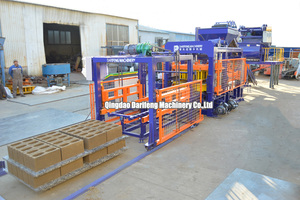 Macchina Automatica QT8-15 per la Produzione di Blocchi di Cemento, Mattoni Forati, Solidi e Autobloccanti con Controllo PLC - Product Image 3