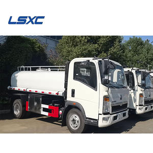 Petit camion-citerne à <span class=keywords><strong>eau</strong></span> Sinotruk Howo de type 4x2 5 mètres cubes camion de transport <span class=keywords><strong>d</strong></span>'<span class=keywords><strong>eau</strong></span> de 5000 litres à bas <span class=keywords><strong>prix</strong></span> - Product Image 3