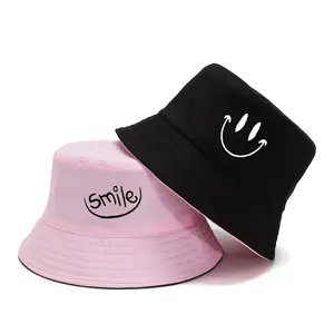 Quantité minimale de commande bas brodé Smiley contraste couleur Double face porter Protection solaire extérieure pour femmes chapeau de seau pour hommes chapeau de pêcheur