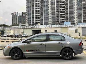 Voiture d'occasion <span class=keywords><strong>Honda</strong></span> <span class=keywords><strong>Civic</strong></span> <span class=keywords><strong>2006</strong></span> 1.8L Automatique Édition Deluxe Volant à Gauche Kilométrage 56000 Miles Essence Premium Berline Sièges en Cuir - Product Image 6