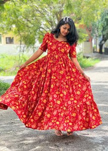 Vestido de algodón floral rojo de diseñador para mujer, manga corta, tela suave cómoda para fiesta informal, vestido de noche para festivales - Product Image 2