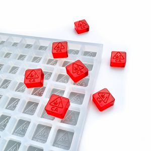 Moule à bonbons gélifiés en silicone carré pour remplissage manuel et production professionnelle de confiseries - Product Image 4