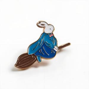 Aangepaste Magische Kleine Rode Hoed Voor Dieren Badges Zacht Email Pinnen Zinklegering Ijzer Metaal Zwart Vernikkelen Uv Afdrukken Voor Geschenken - Product Image 2