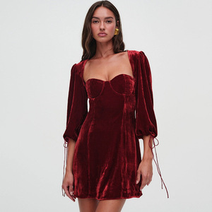 Robe de soirée moulante courte en velours style européen, dos nu, manches trois quarts - Product Image 2
