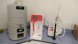 Machine à eau ultra pure de laboratoire utilisant une filtration avancée et une surveillance continue pour garantir une eau de haute qualité constante - Product Image 3