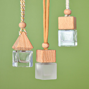 Vacío Mini coche colgante Perfume colgante botella aceite esencial ambientador difusor botella con tapa de madera - Product Image 1